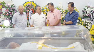 More leaders pay last respects